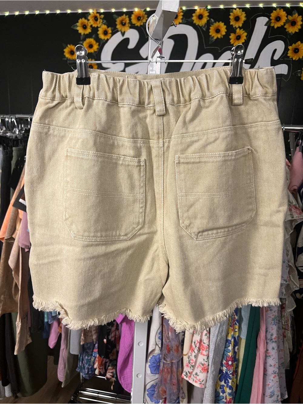 New In-High-Rise Women's Shorts in Khaki - Picture 2 of 3